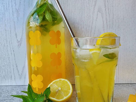 Homemade limonade van citroenverbena