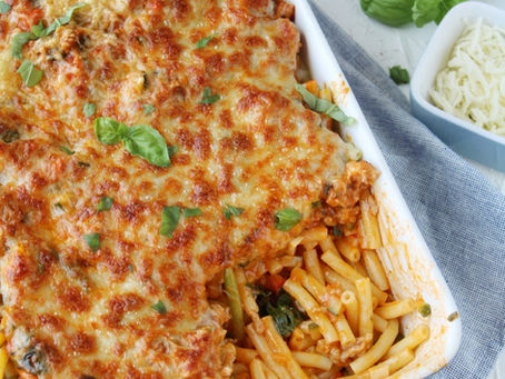 Pasta ovenschotel met courgette, paprika en spinazie