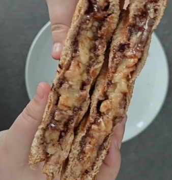 Croque met banaan, choco en hazelnoten