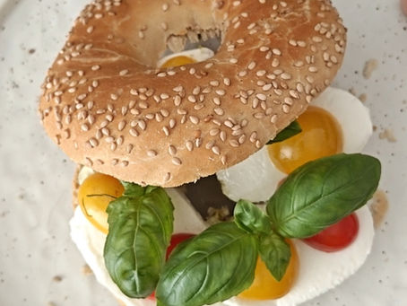 Caprese bagel