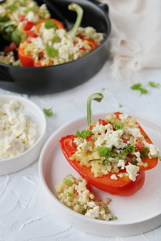 Gevulde paprika met feta en parelcouscous