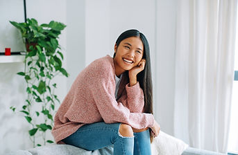 アジアの女性を笑顔