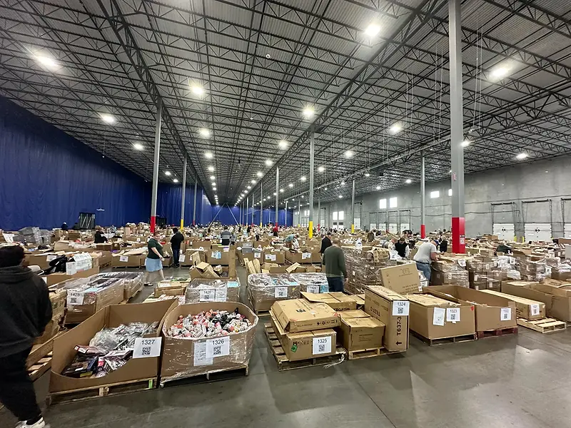 High volume liquidation warehouse auction with GavelTags⢠scan-to-bid in-person auction software