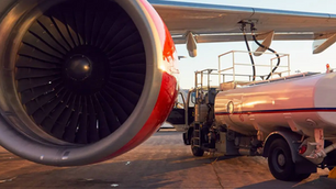 TRT DE SÃO PAULO GARANTE ADICIONAL DE PERICULOSIDADE A CO-PILOTO POR INSPEÇÃO EXTERNA ('WALK AROUND') DURANTE O ABASTECIMENTO