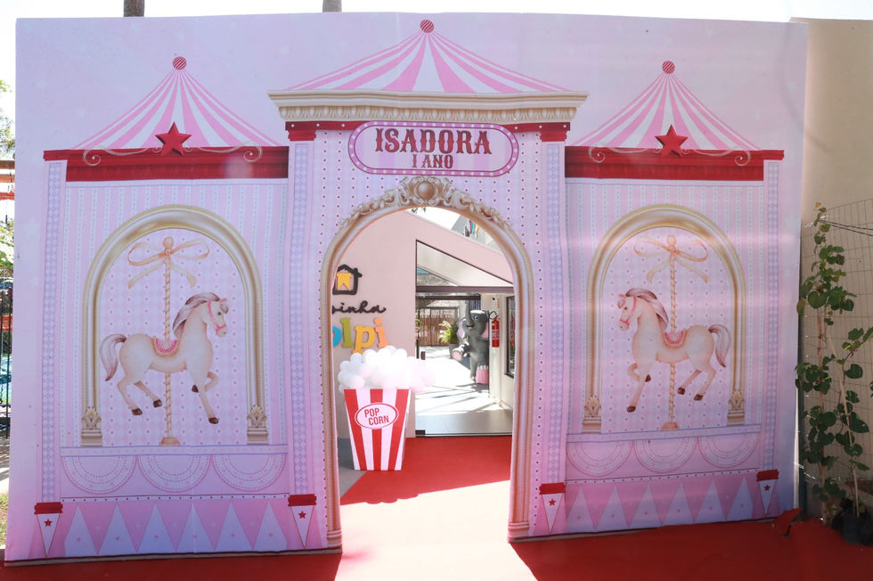 decoração circo rosa e cereja (20).jpeg
