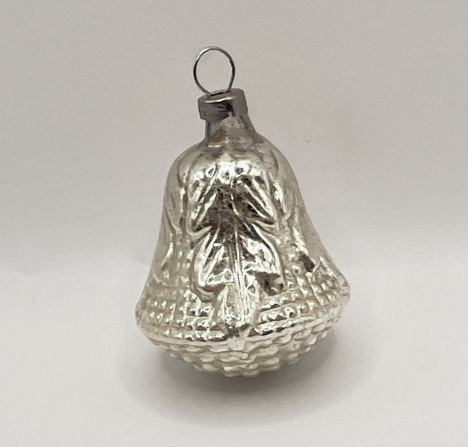 Vintage glazen kerstbal, zilver, klokje met blad, 5cm