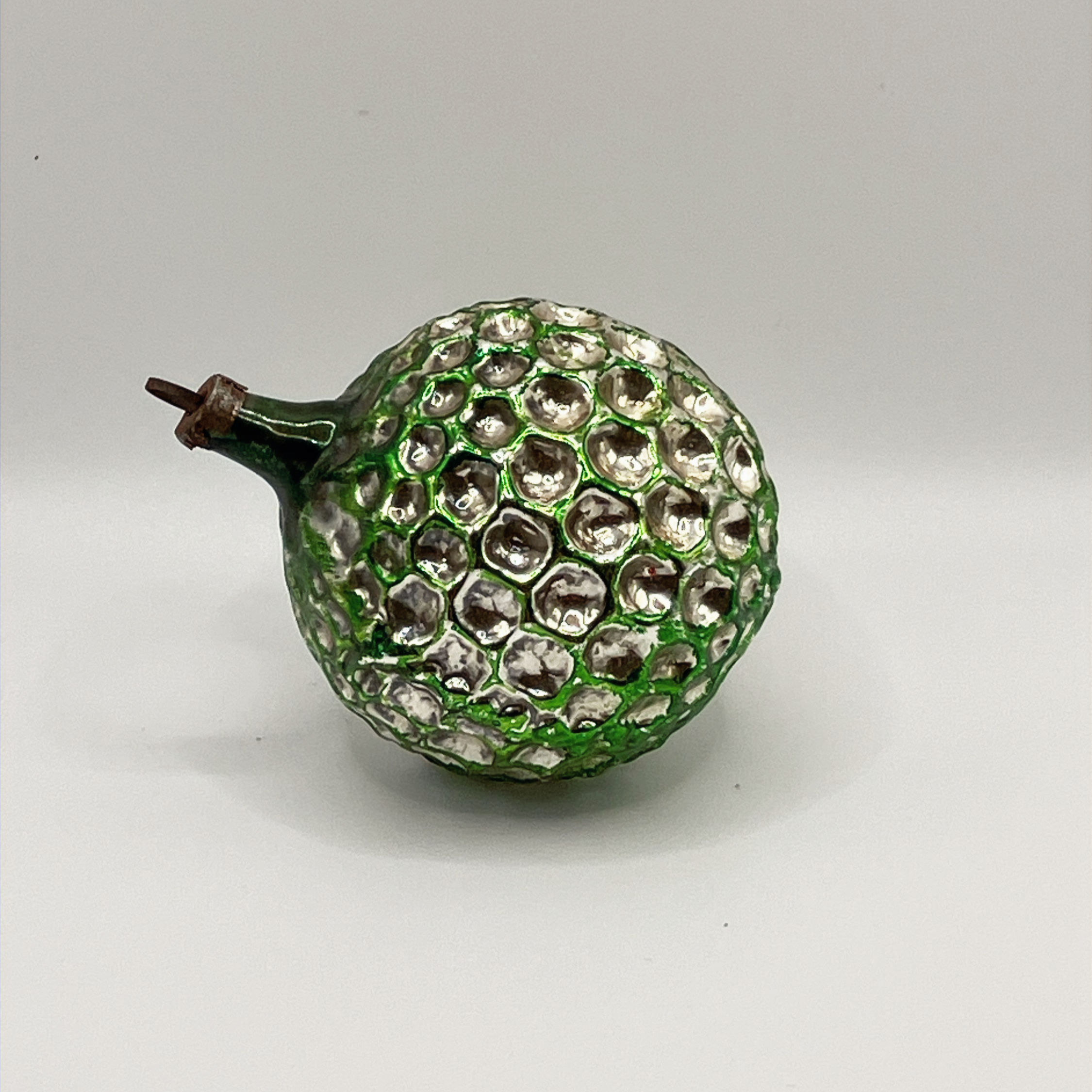 Vintage glazen kerstbal, noot, groen gewafeld, Ø5cm