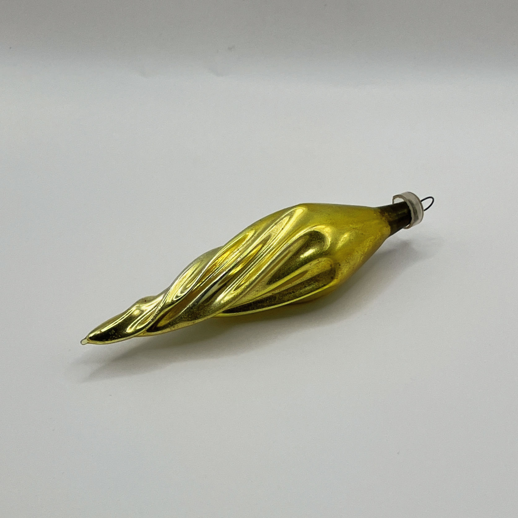 Vintage glazen kerstbal, gedraaide pegel, geel, 11cm