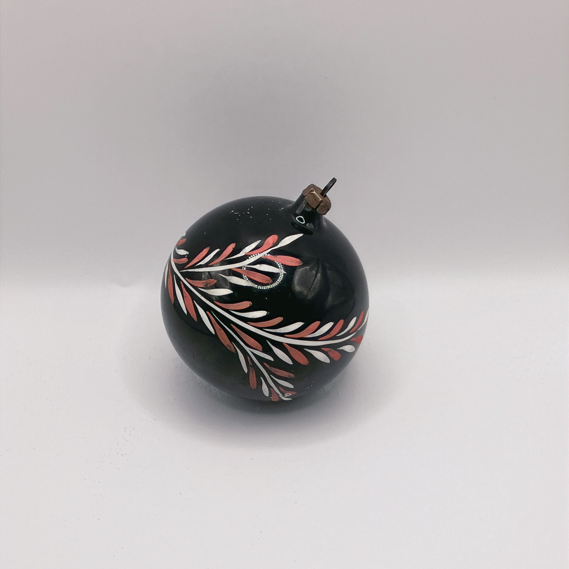 Vintage glazen kerstbal, zwart met roze en witte blaadjes,Ø6,5cm