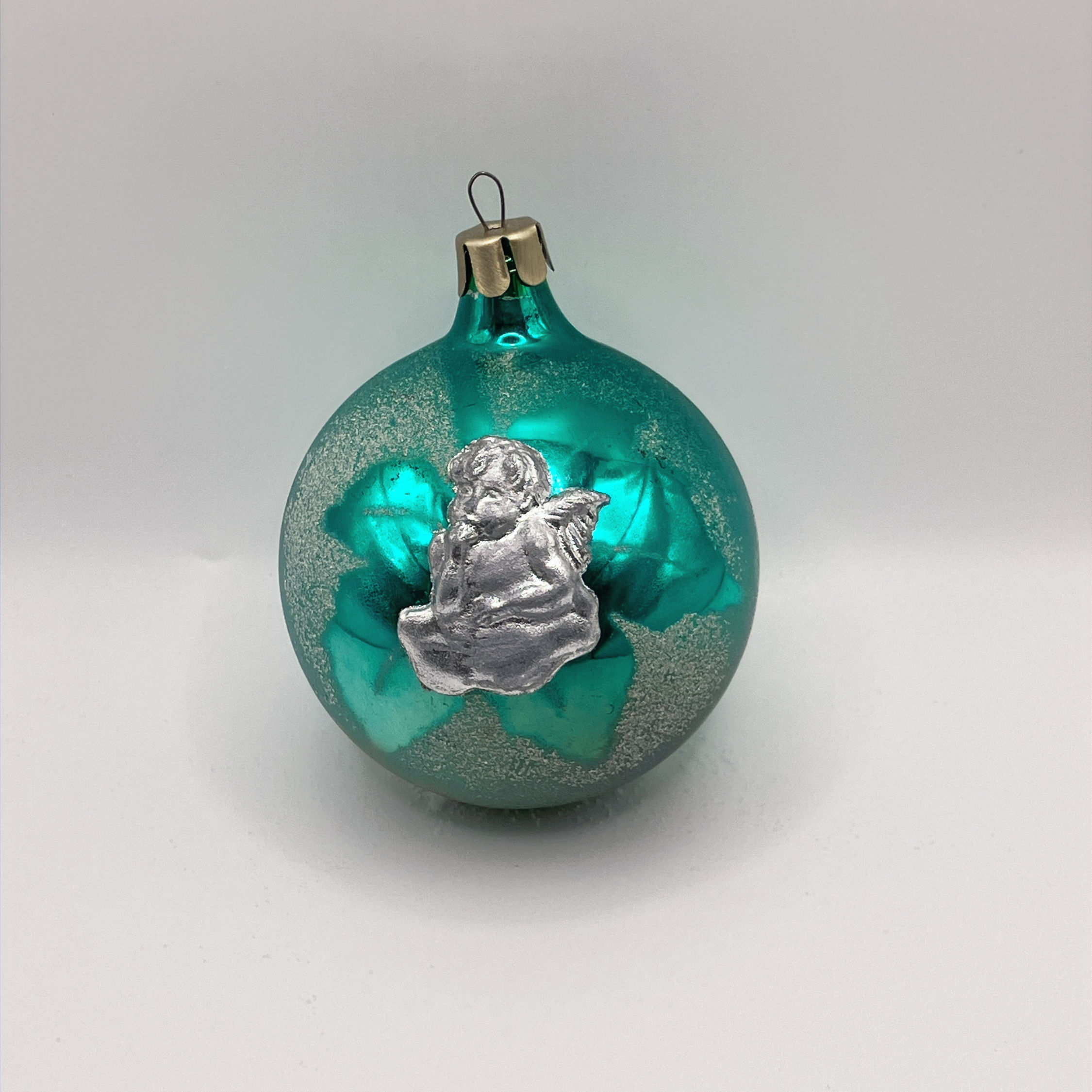 Vintage glazen kerstbal, groen  met zilverkleurige engel (wax), Ø7cm
