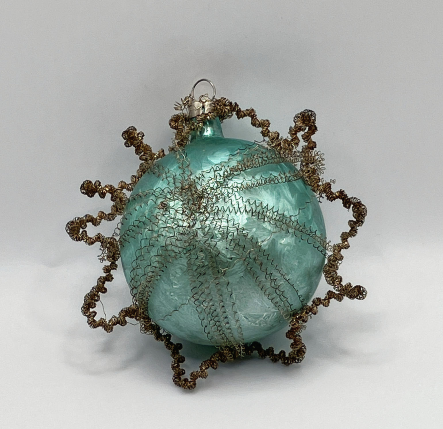 Vintage glazen kerstbal, turquoise met Leonisch draad, Ø6,5