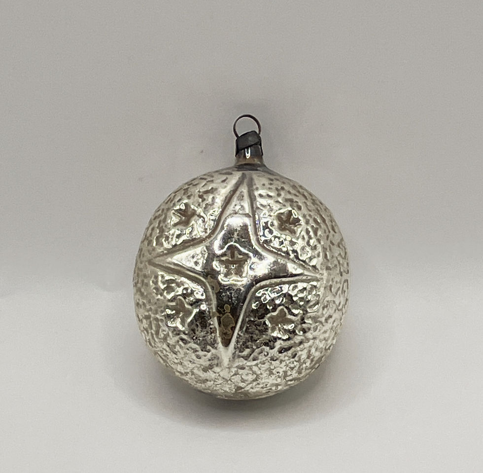 Thumbnail: Vintage glazen kerstbal, zilver in reliëf met vlinder en ster, Ø4,5cm