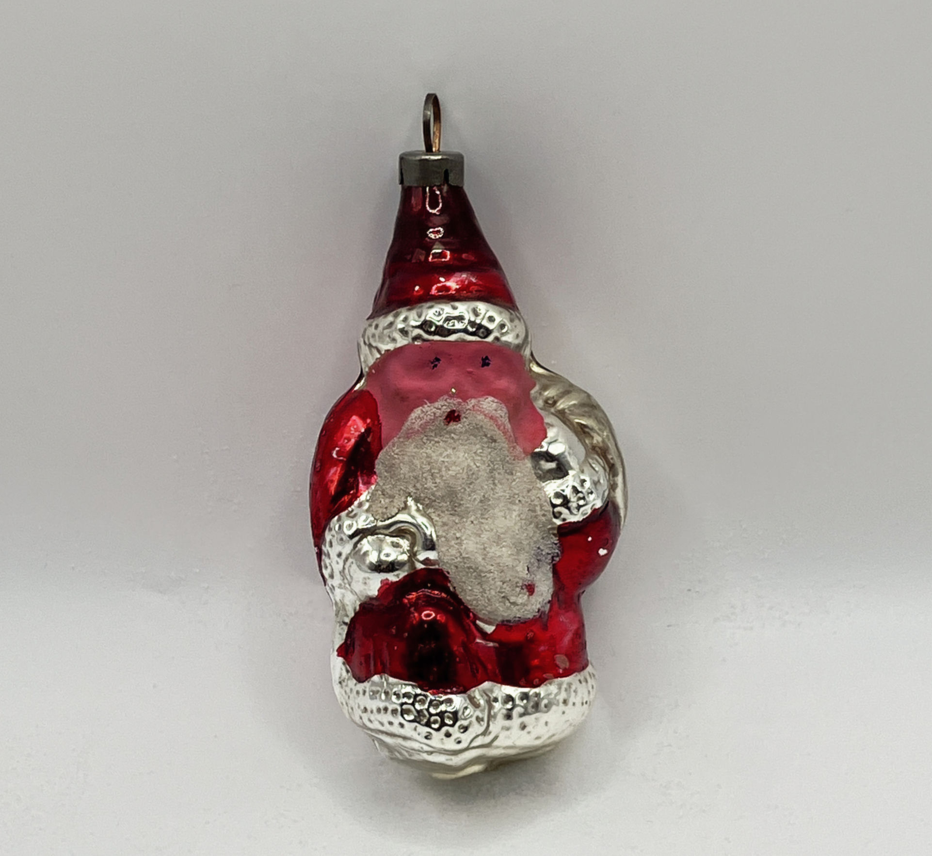 Vintage glazen kerstbal, kerstman met rugzak, gesuikerde baard,  9cm