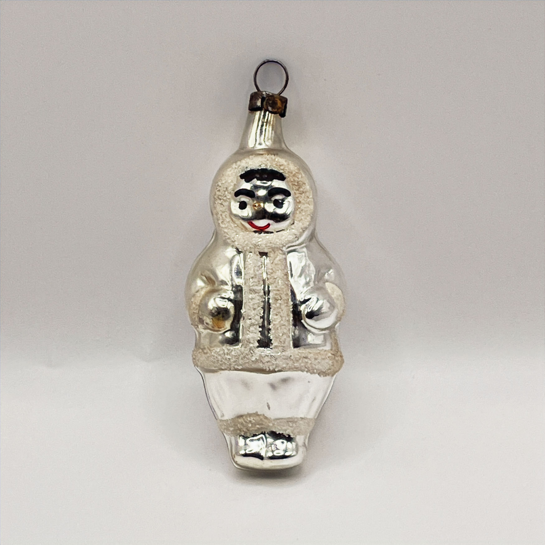 Vintage glazen kerstbal, eskimo, zilver, wit gesuikerd, 9cm