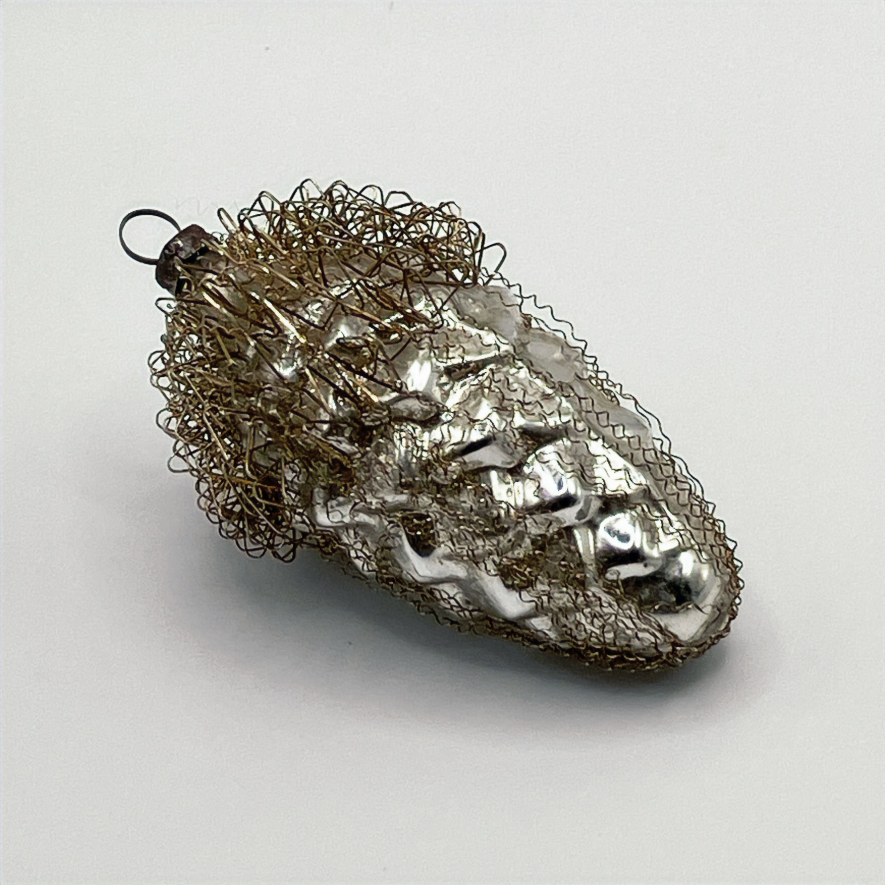 Vintage glazen kerstbal, Victoriaans, dennenappel, zilver, Leonisch draad, 7cm
