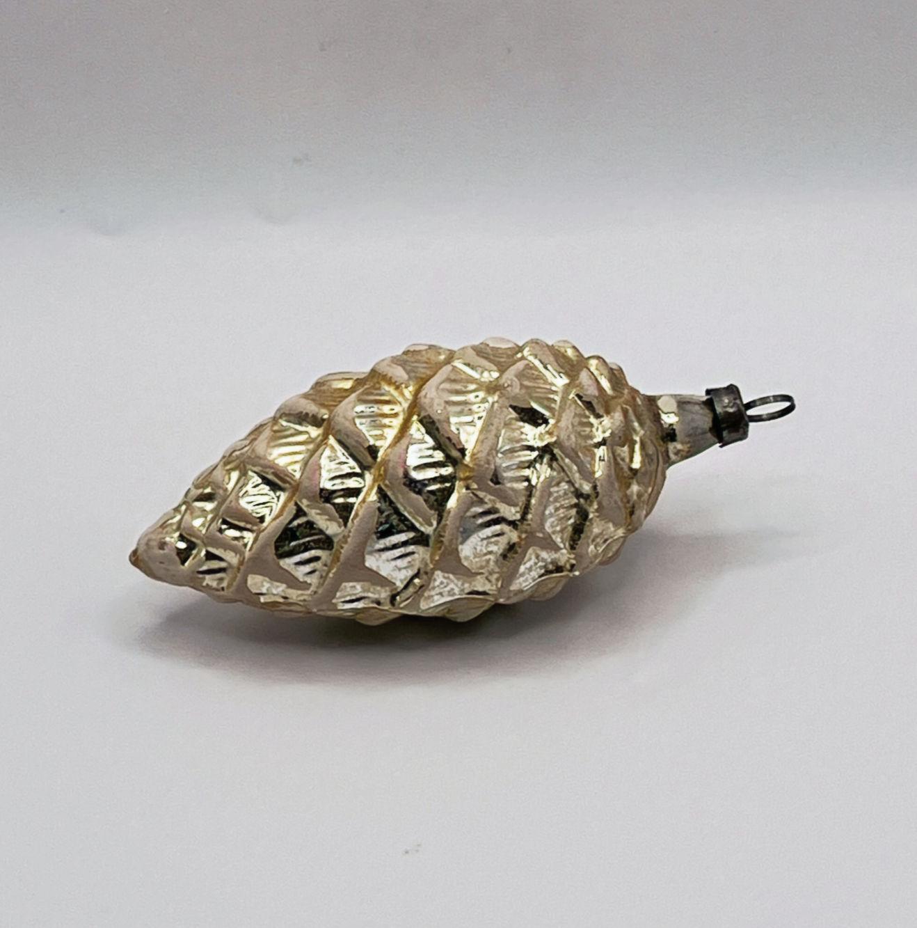 Vintage glazen kerstbal, dennenappel, zilvergoud, 8cm