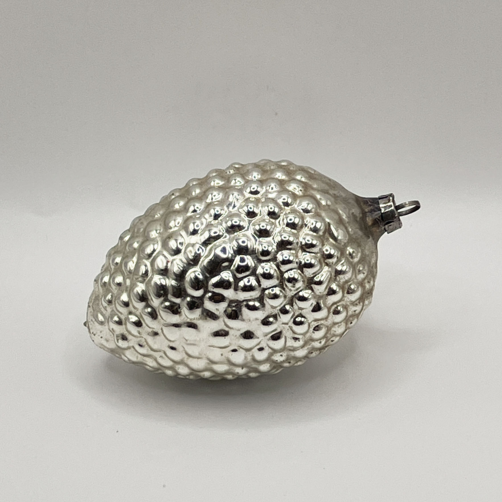 Vintage glazen kerstbal, zilver met reliëf, 7,5cm