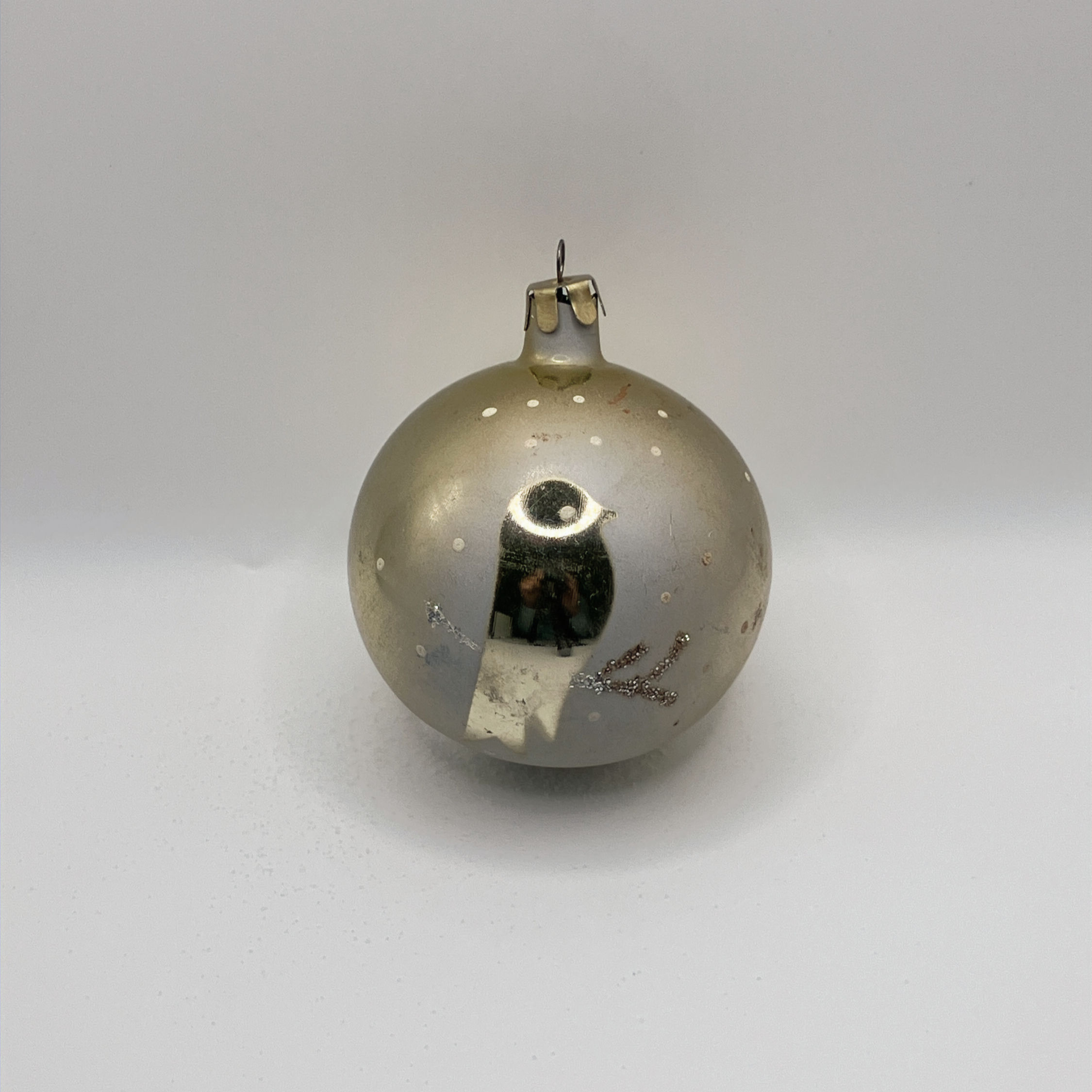 Vintage glazen kerstbal, goud, wit met vogel en stippen, Ø6,5vm