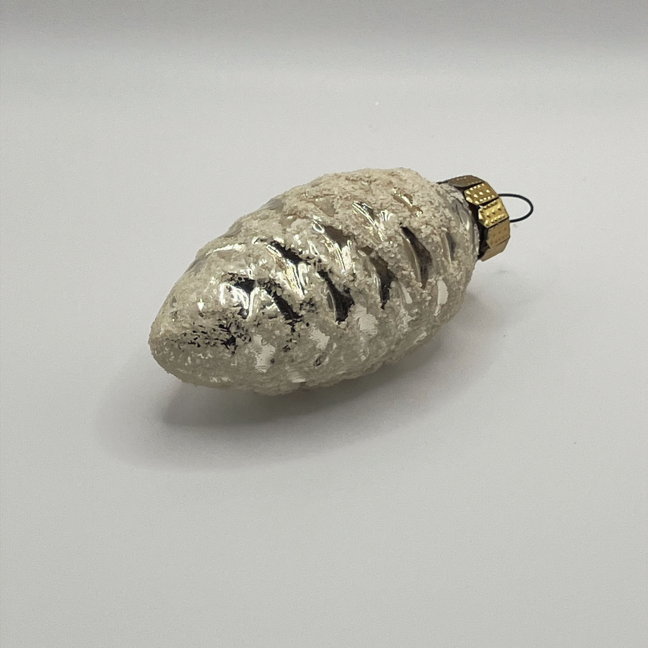 Vintage glazen kerstbal, dennenappel, zilver, gesuikerd