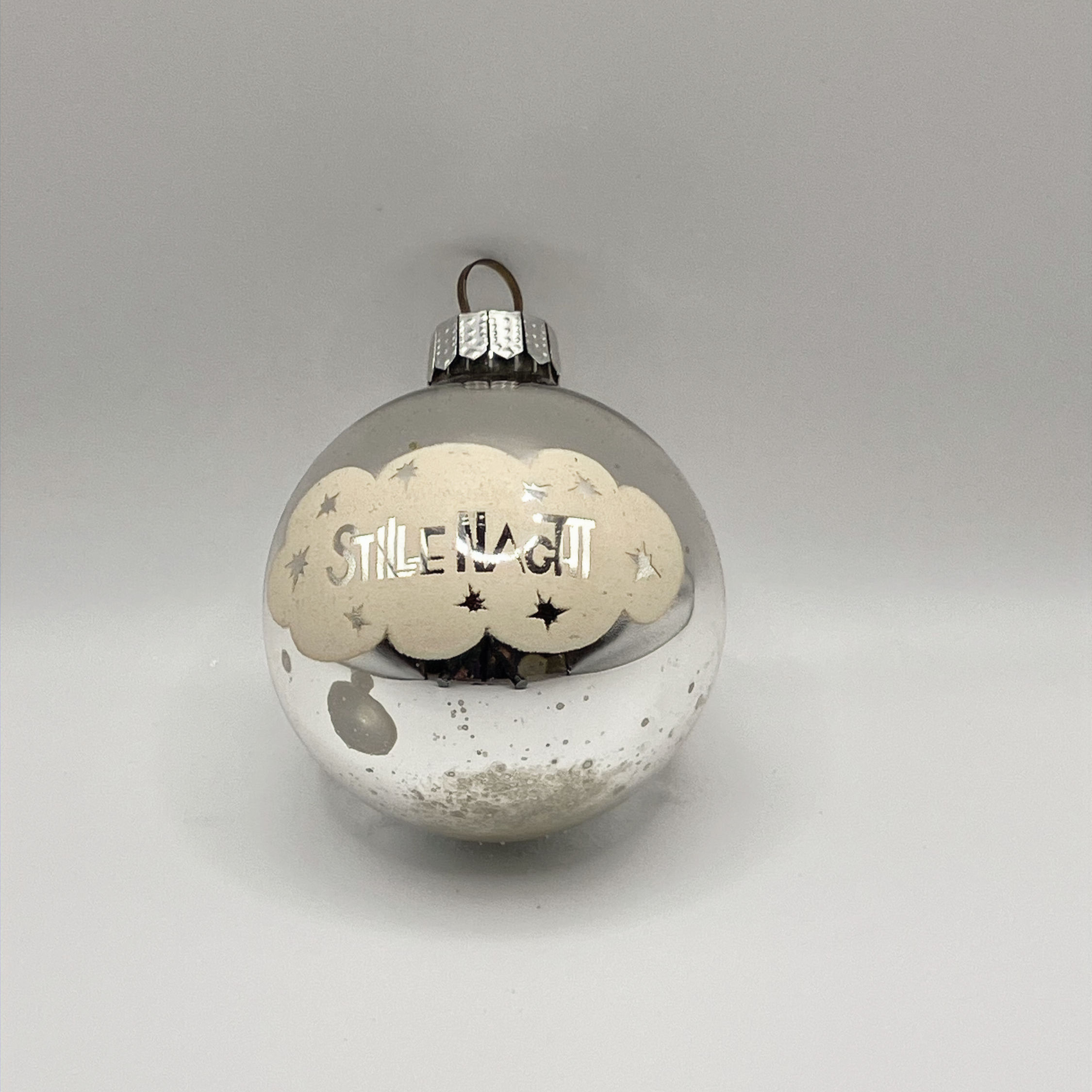 Vintage glazen kerstbal, zilver, 'Stille Nacht' beschilderd, Ø6cm