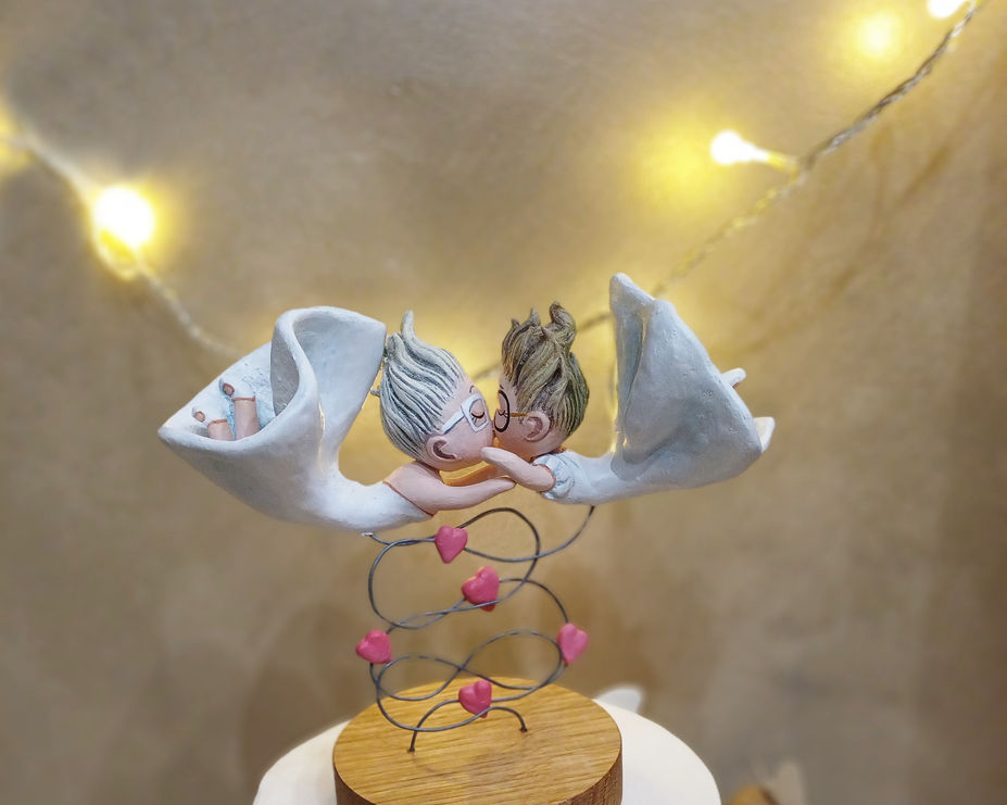 Figurine de mariage personnalisée couple de femmes s'embrassant sur gâteau