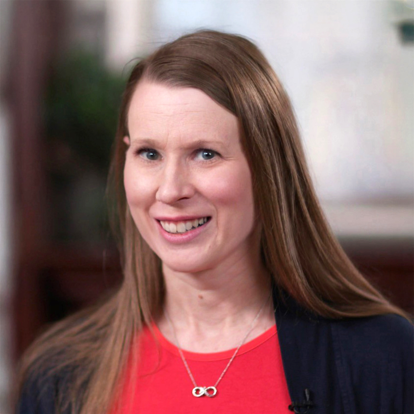 Kelli Mohr Headshot.png