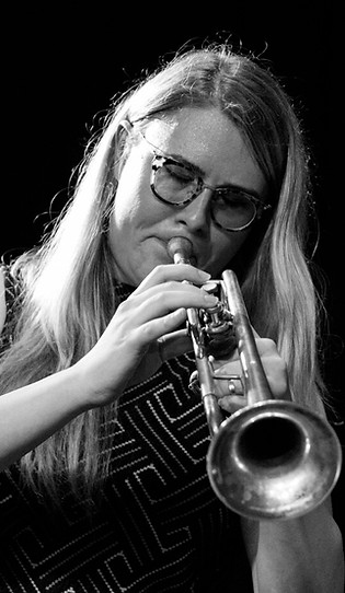 chloe-rowlands-jazz-trumpeter-004.jpg