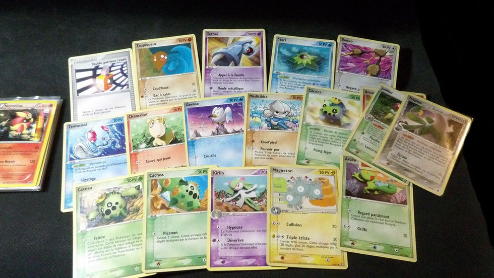 Miniature : Lot Pokémon : 57 cartes + 12 stickers + 2 sachets Merlin