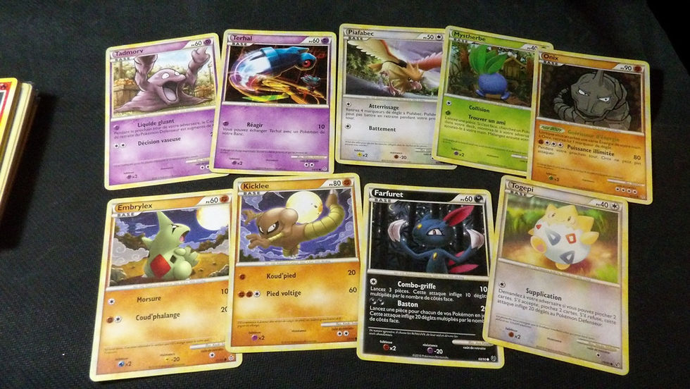 Miniature : Lot Pokémon : 57 cartes + 12 stickers + 2 sachets Merlin