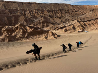 Sandboard en las dunas del desierto de Atacama, Chile