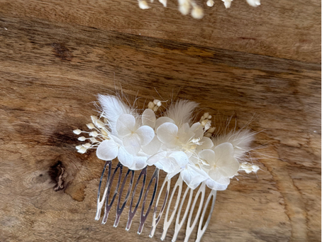 Peigne fleuri mariage en fleurs stabilisées naturelles blanc ivoire – Accessoire cheveux bohème chic fait main pour mariée, baptême, EVJF, cérémonie, communion