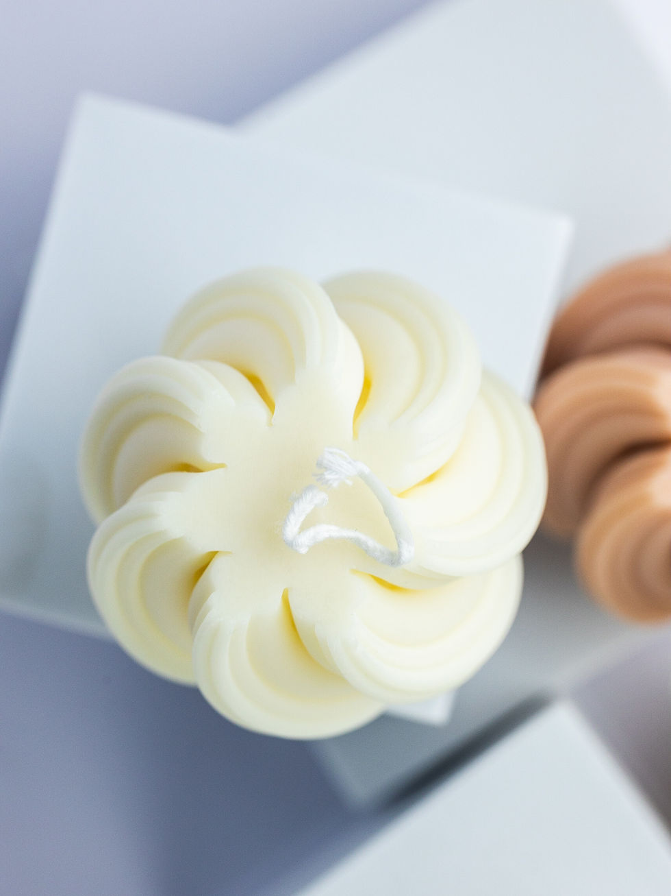 Thumbnail: The Knot Candle