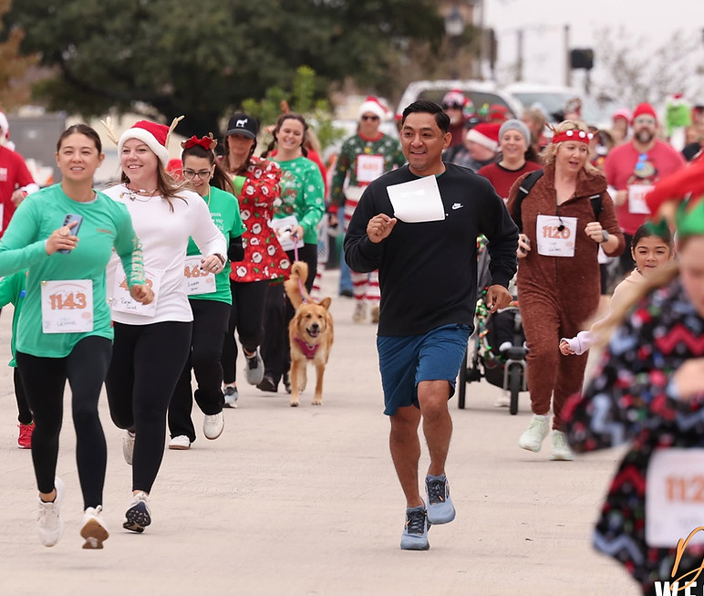 jingle-jog-event-downtown-weatherford-runners.jpg
