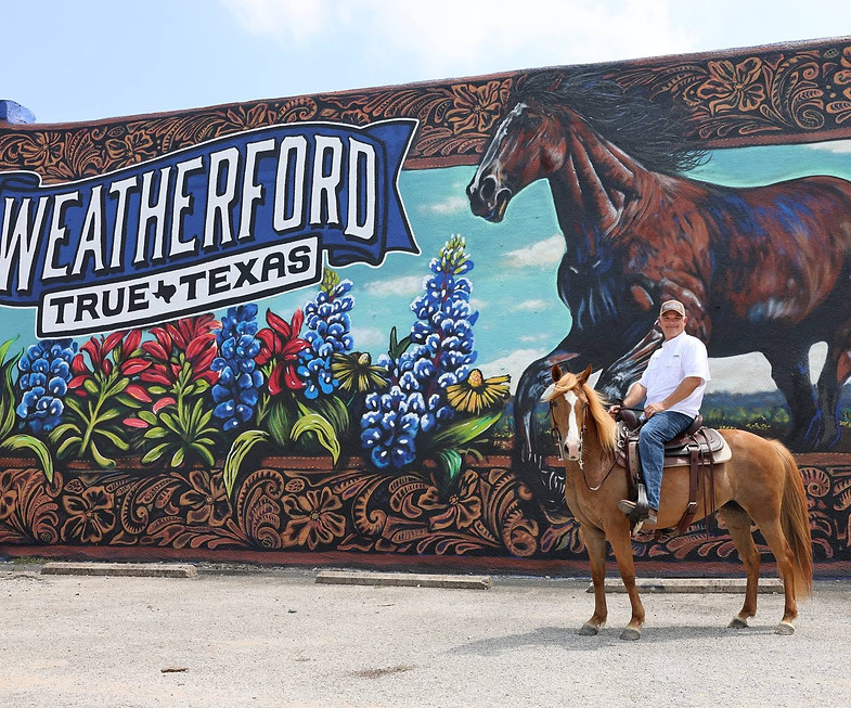 downtown-weatherford-events-artisans-local-shopping-horses.jpg