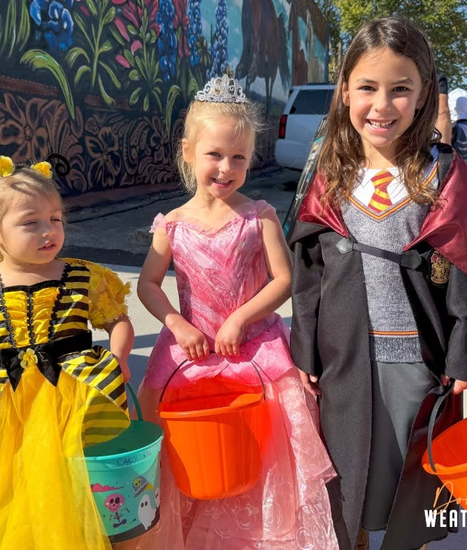 candy-crawl-family-event-halloween-children.jpg