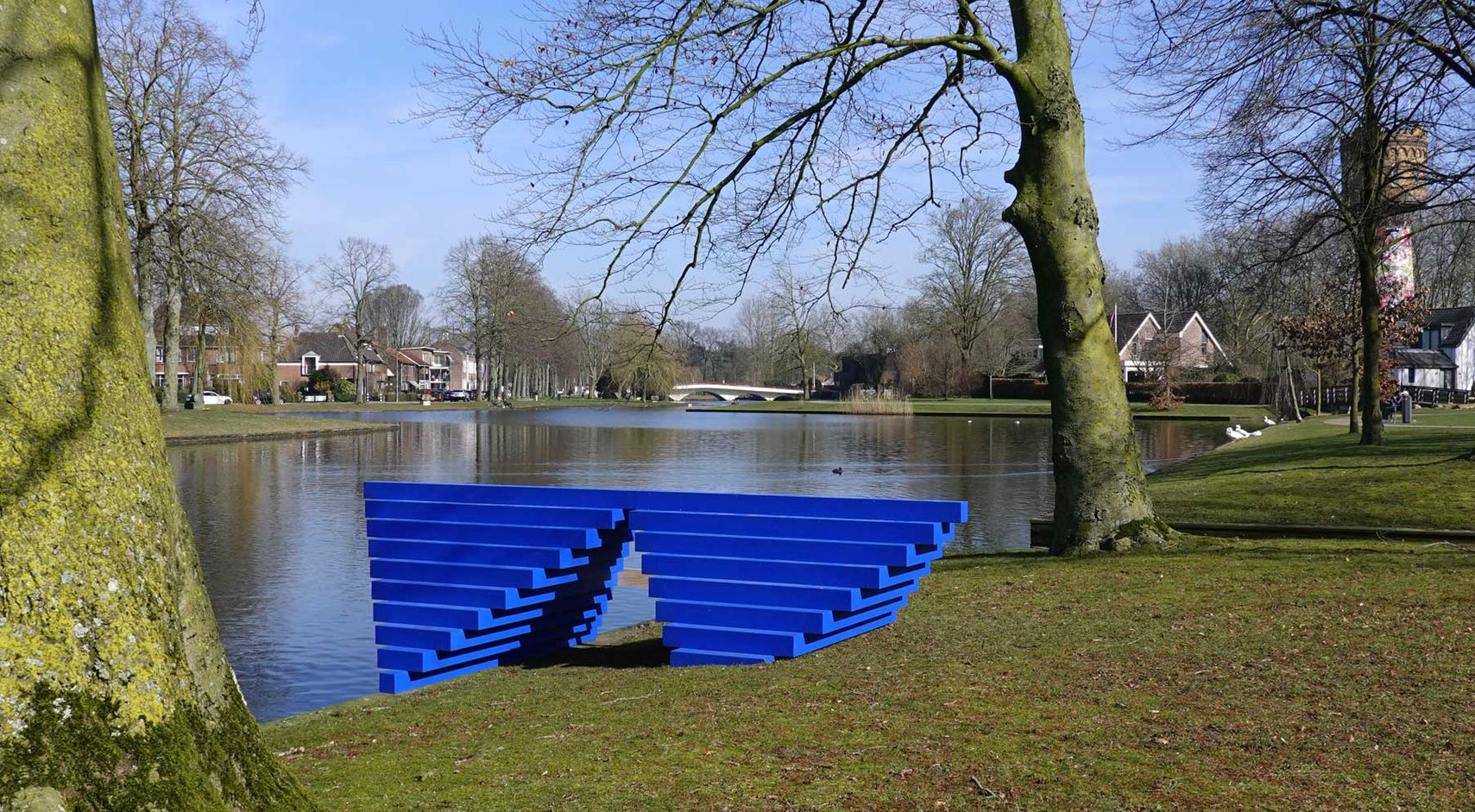 Singelkunst Woerden Limes Abstracte Romeinse brug blauw kunstwerk openbaar kunstwerk kunst in het park