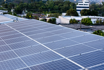 Paneles-Solares-eco-hotel-arbol-de-fuego.jpg