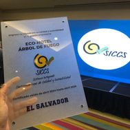 Reconocimiento institucional a Hotel Árbol de Fuego por turismo sostenible