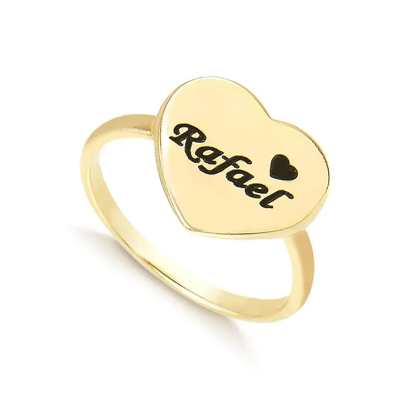 Anel coração liso com nome e micro coração a laser