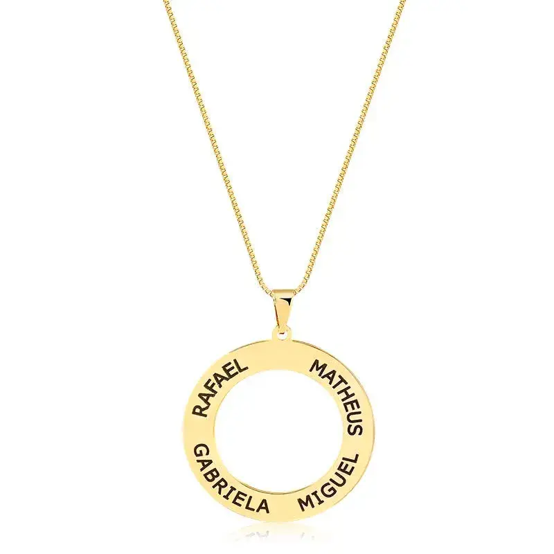 Colar mandala redonda vazada com nomes gravados