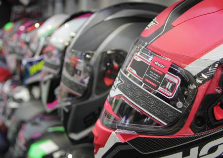 3 requisitos que debes cumplir para evitar sanciones por el uso del casco para los motociclistas.