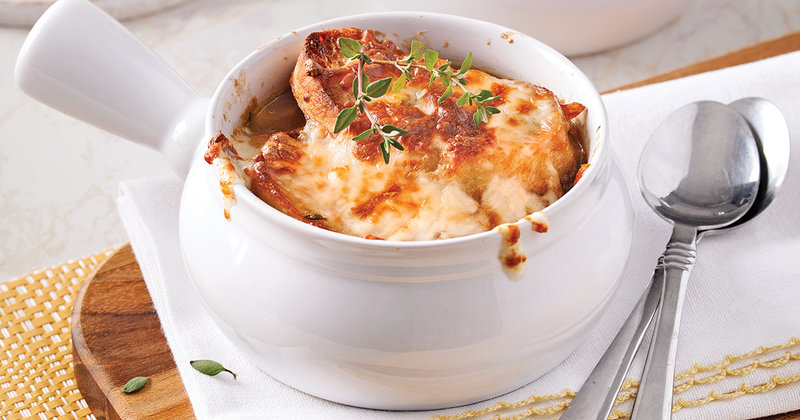 French Onion Soup (Soupe à l'oignon gratinée)