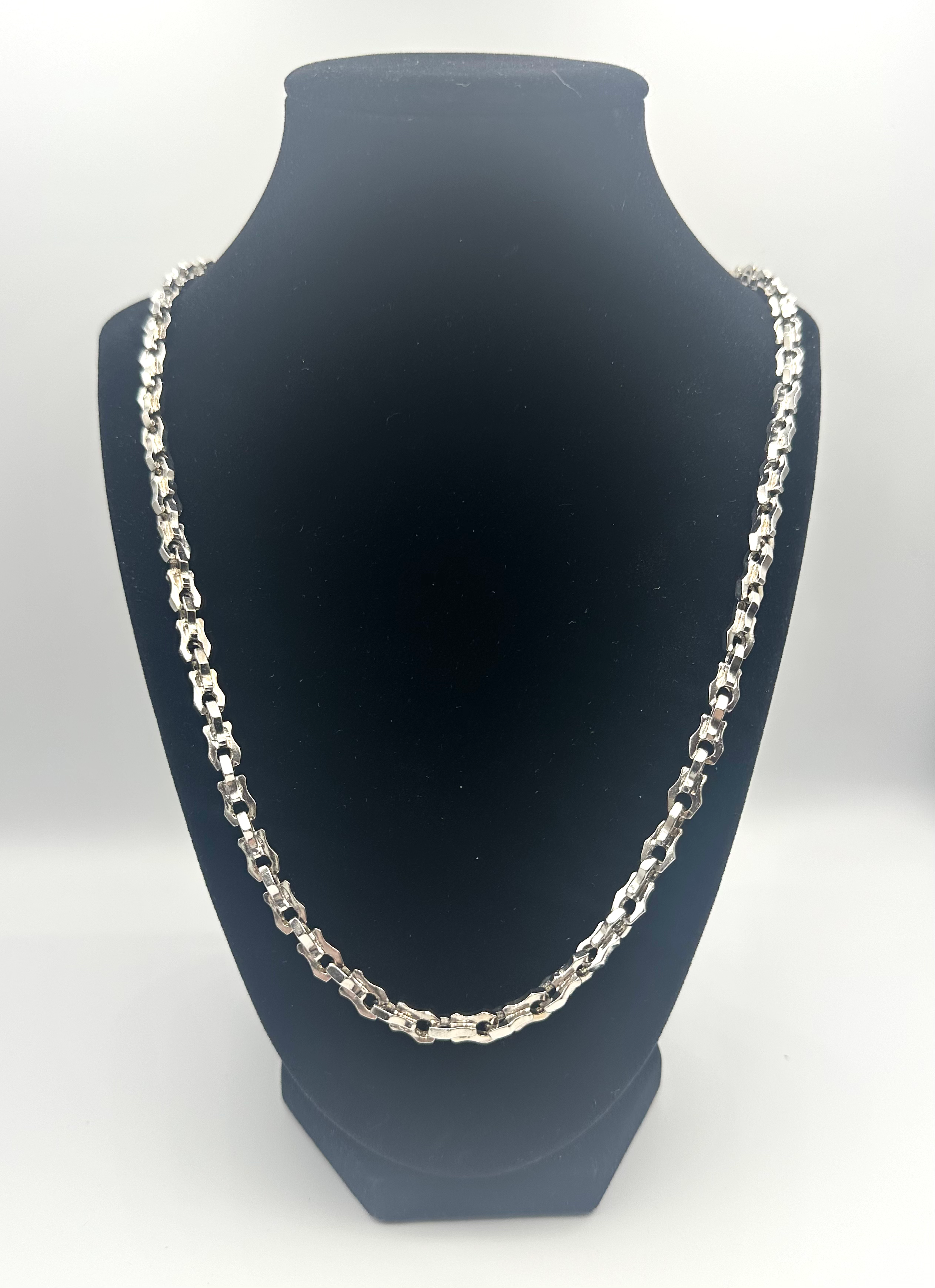 10K WHITE GOLD FANCY LINK CHAIN