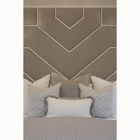 Caybo Interiors est un cabinet de décoration et de design d’intérieur basé à Paris. Dirigé par Julien Poulizac, un décorateur et designer d’intérieur, l’agence propose des services pour harmoniser et clarifier les espaces. Que vous souhaitiez une décoration Feng Shui ou une ambiance personnalisée, Julien Poulizac est à l’écoute de vos goûts et priorités. Il s’appuie sur ses connaissances techniques et esthétiques pour créer des univers confortables, fonctionnels et esthétiques. Le décorateur d’intérieur chez Caybo Interiors personnalisera votre intérieur, que ce soit pour un bureau, un salon, un hall d’attente ou une chambre. Si vous cherchez à concevoir un intérieur design à Paris, consulter un décorateur d’intérieur est une excellente décision
#Déco  Pour partager des inspirations et des idées de décoration.
#Design  Pour mettre en avant le design et l’esthétique.
#DécoChambre  Spécifique à la décoration de chambres.
#DecoSalon
 Pour les aménagements de salon.
#Decoration 
#DecorationInterieure  Pour se concentrer sur l’intérieur.
#Decorateur
#Renovation  
le décorateur propose des services de rénovation.
#MaisonDecor
@tetedelit