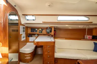 X yatch IMX40 izmir yelken eğitim teknesi telsiz bölümü