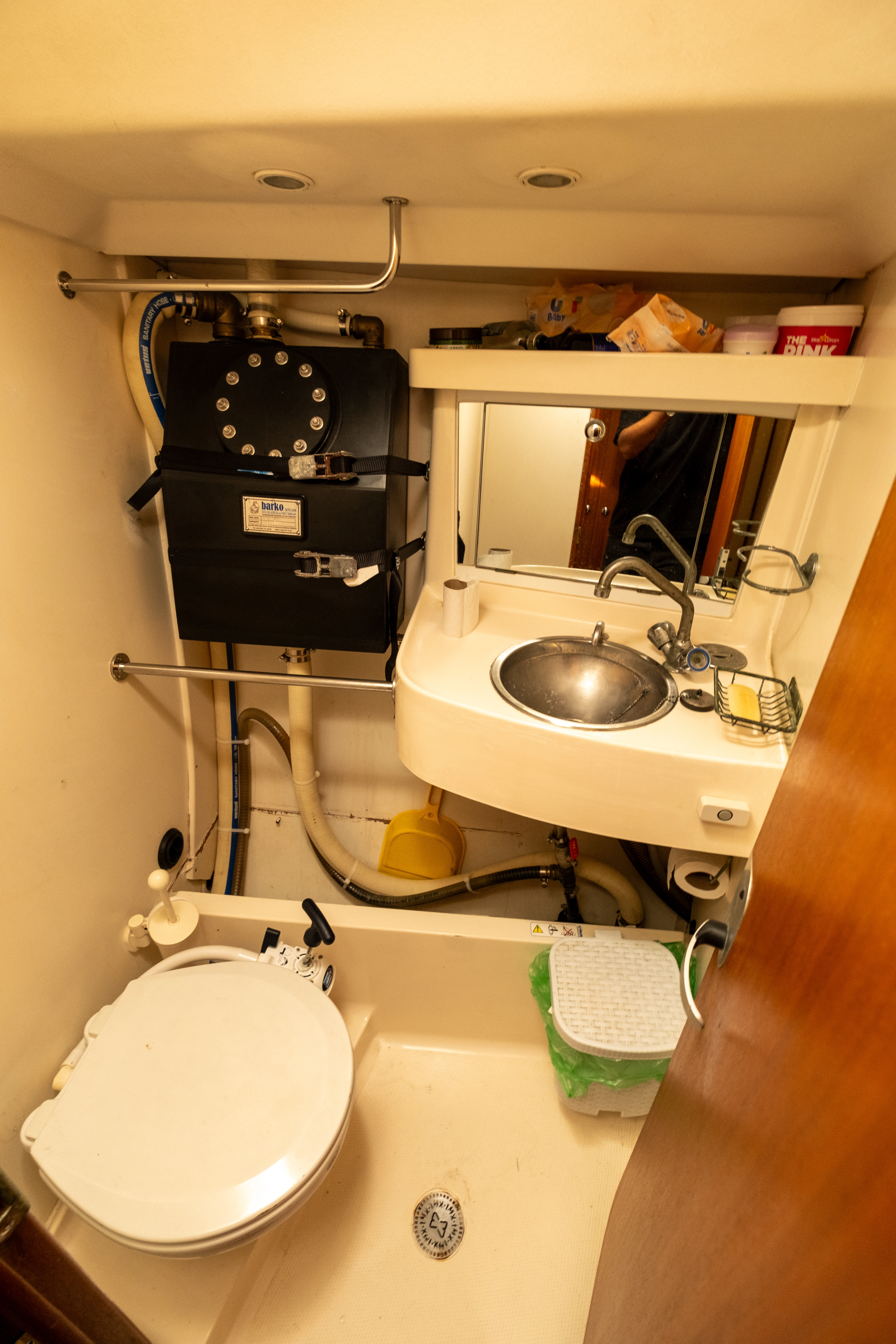 yelkenli teknede tuvalet