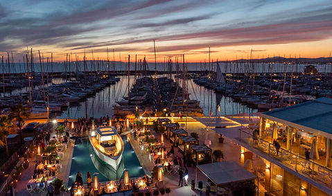 Yacht-Club-Pool-6-1031x611.jpg