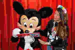 Meet Mickey Mouse Disneyland Paris