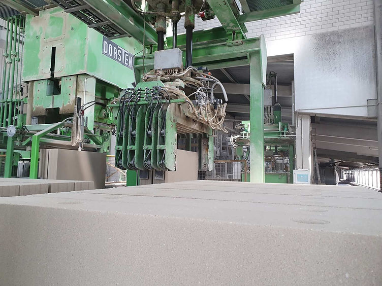 Große Steinpresse im Kalksandsteinwerk Freistett.jpg