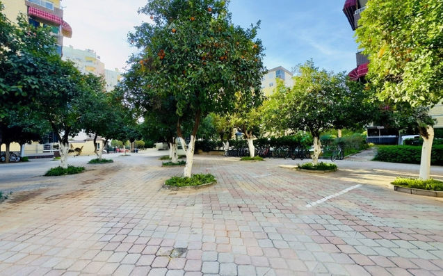 Antalya Konyaaltı Siteler mahallesinde havuzlu sitede satılık dairenin otoparkı